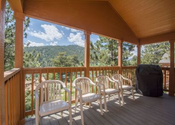 Deluxe Loft Cabin at RV Park Estes CO