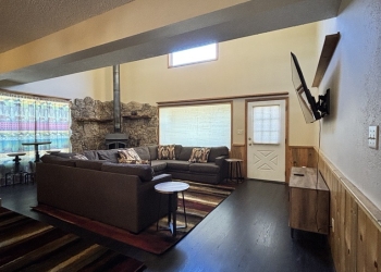 c16 living angle from dining at RV Park Estes CO