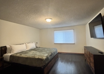 c16 master bed main at RV Park Estes CO